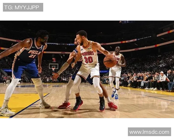 火箭队与雷霆队激烈对决腾讯视频全程直播精彩赛事盛况